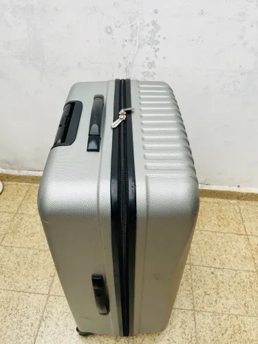 Mala metalizada com rodinhas revestimento interno.