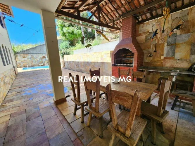 Casa para alugar 5 quartos 2 suítes e 6 vagas no Santa Lúcia