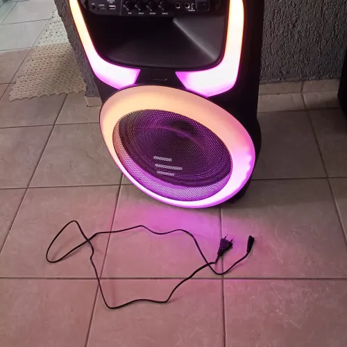 Caixa nova só vou vender por que tenho que viajar.