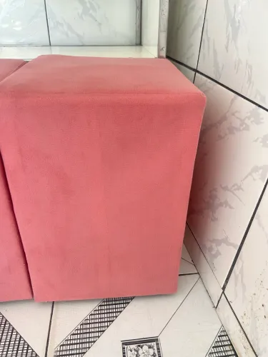 2 Pufes Rosa Estofados