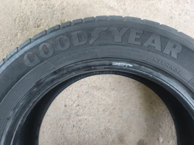 Vendo três pneus aro 15 175/65 bem novos