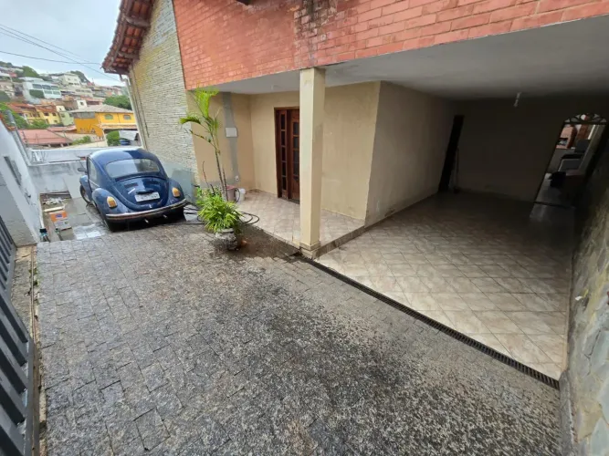 COMPRE 3 CASAS EM LOTE DE 398m², 6 QTOS, SALA, COPA, 3 VAGAS, NO BAIRRO FERNÃO DIAS, B.HTE