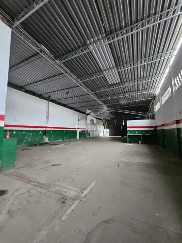 Galpão Amplo com Pé Direito Alto na Av. Automóvel Clube  Ponto Estratégico para Logística 
