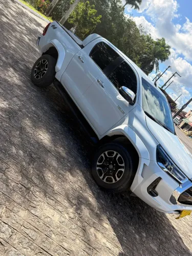 Toyota Hilux CD SRX Plus 4X4 2.8 TDI Die. Aut. 2025