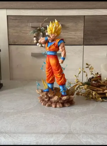Action figure Goku SSJ - 33cm c/base led