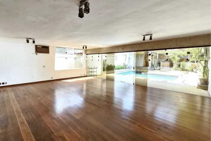 Casa em estilo contemporâneo com 5 dormitórios em Santo Amaro REF: OR