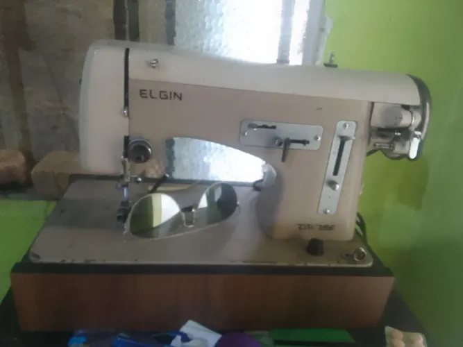 Vendo máquina de costura