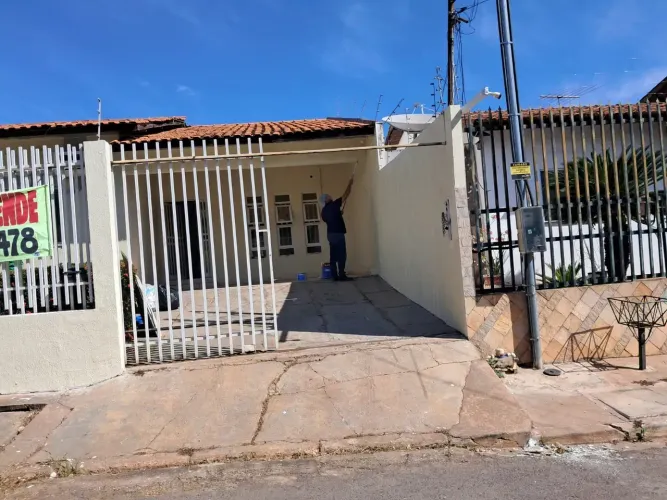 CASA C/ QUINTAL Garagem Coberta/Pintada / 140 m²-3 Quartos-Sd 1 Suite-Bairro  St.Rosa Cuia