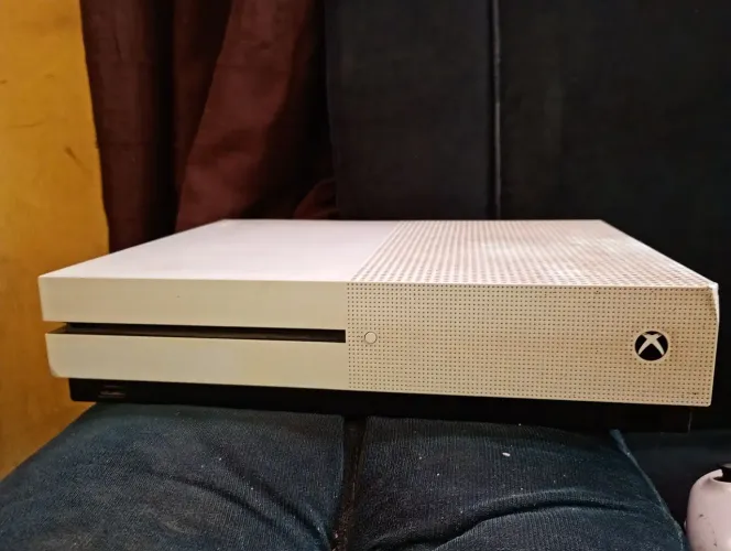 Xbox One S 1TB à venda