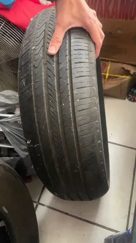 Vendo Par de Pneus Aro 15