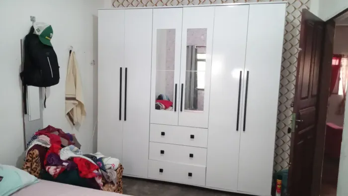 Guarda roupa de casal com espelho 6 portas araplac branco