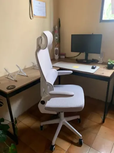 Cadeira de Escritório Ergonômica cinza Giratória com Apoio Lombar e Braços Ajustáveis