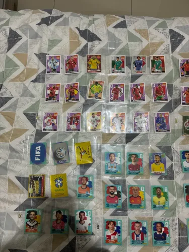 Vendo coleção legends da copa do mundo e figurinhas dos craques da copa 