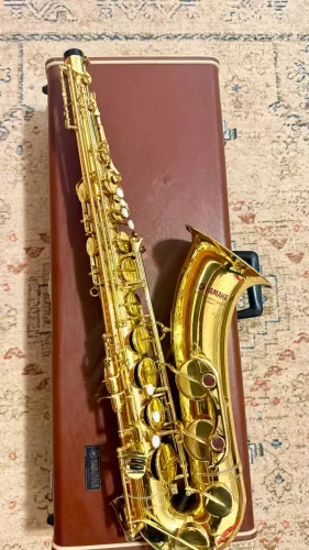 Saxofone tenor YAMAHA JAPAN 32 logo purple