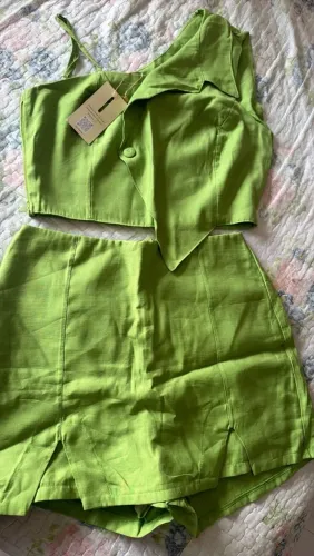 Conjunto Feminino Croped e Short Saia Verde.