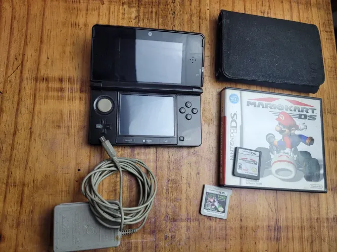 Nintendo 3DS com jogos físicos 