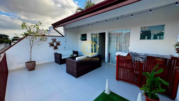 Sobrado à venda no Residencial Village de France: Casa de 3 suítes com área gourmet e laze
