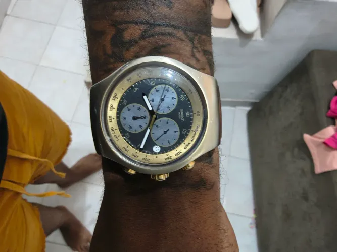 Swatch cara preta 