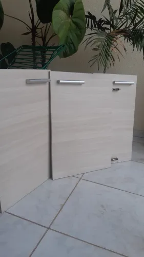 Portas e gavetas em mdf armário