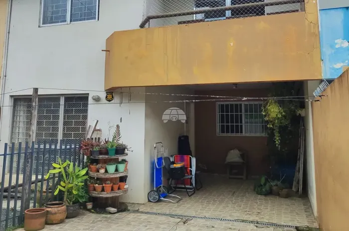 Sobrado para venda tem 120 metros quadrados com 3 quartos em Boa Vista - Curitiba - PR