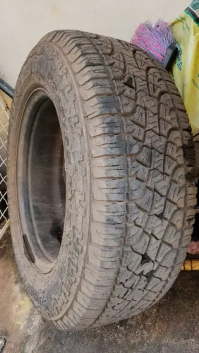 Pneu com roda para caminhonete