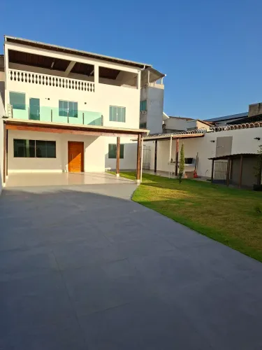 Casa lote inteiro Vila Bretas.