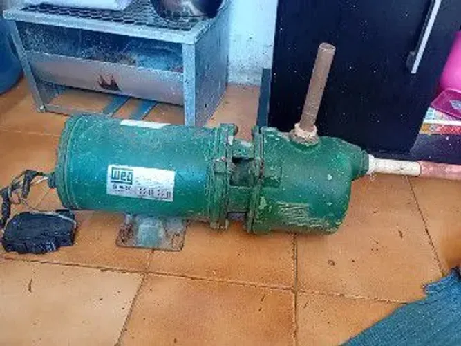 Bomba meio cavalo,usada em perfeito estado 