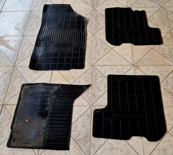 Tapete de Carro Sandeiro ( USADO)