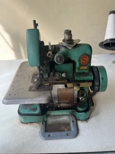 Máquina de Costura Overlock