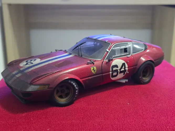 Miniatura 1:18 kyosho ferrari 365 finish line race dirty