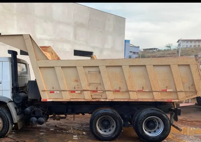 Caçamba reforçada para pedra 