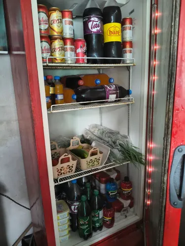 Expositor coca cola gelando muito bem 