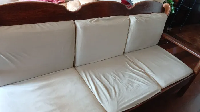 Sofa de madeira