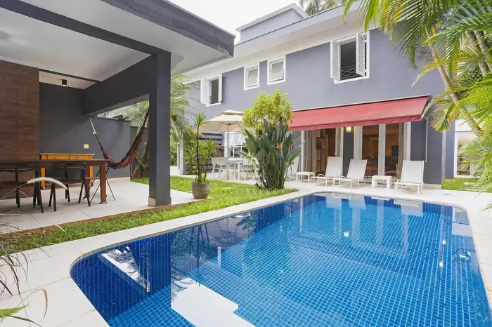 Casa à venda em Jardim Guedala com 389m², 4 dormitórios (4 suítes) e 8 vagas de garagem.