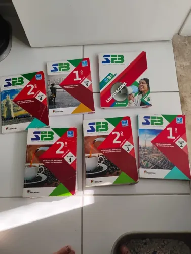 Livros Farias Brito 1° e 2° anos - todas as matérias