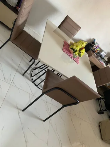 Mesa de jantar 4 cadeiras 