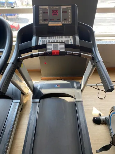Esteira profissional Athletic 4000T com inclinacao.   10 unidades 