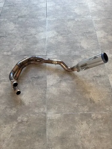 Vendo escape esportivo para MT-07 e suporte para lavação ou manutenção 