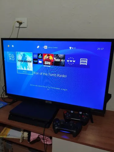 PS4 SLIM 500GB + 2 CONTROLES.