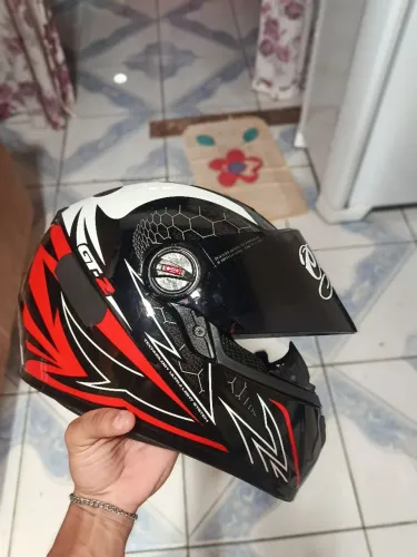Capacete fw3 Gt2 com viseira escura