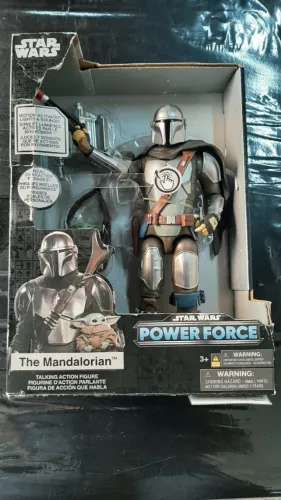 Boneco articulado do Mandalorian da linha Star Wars Power Force