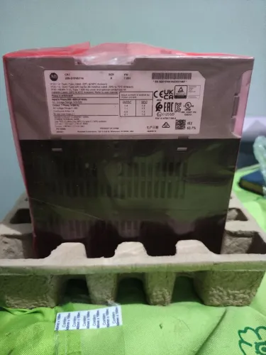 Vendo INVERSOR de frequência ALLEN BRADLEY Power flex 525  - 1/2HP 