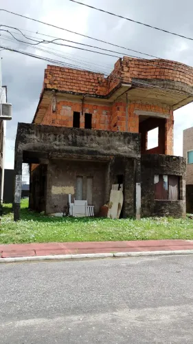 Condomínio Cidade Jardim 2 - Lote de Terreno de 12mx25m em frente ao Clube