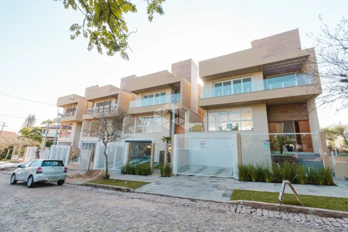 Casa a venda 3 dormitórios/quartos na Vila Assunção zona sul de Porto Alegre, RS