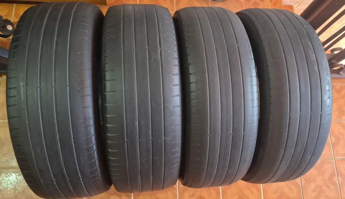 04 PNEUS PIRELLI 215/60/17 MEIA VIDA ESTAVA EM UMA HRV 2025 VALOR R$1.000,00