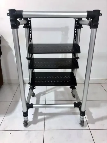 RACK EM ALUMINIO TITANIUM COM RODINHA E 03 BANDEJAS - SUPER NOVO!!!