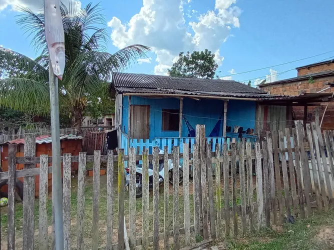 CASA A VENDA NO MONTANHÊS