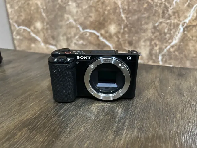 Sony ZV-E10 + Lente Sony E PZ 16-50mm OSS - Excelente para Fotos e Vídeos