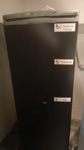 Freezer Brastemp Preto - Excelente Estado - Ideal para Hambúrgueres e Alimentos