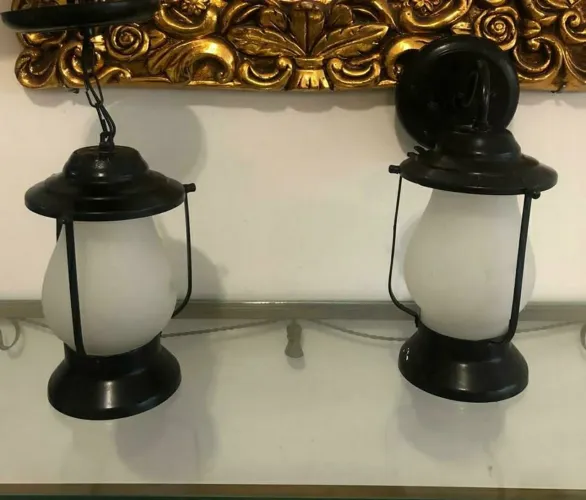 Kit com duas luminárias em estilo clássico colonial 